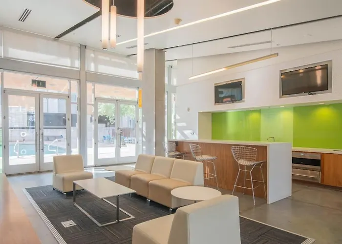 Unique 1Bd -Central Downtown - Gym, Pool, Parking