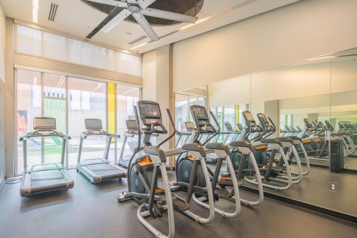 Unique 1bd -central Downtown - Gym, Pool, Parking Appartement