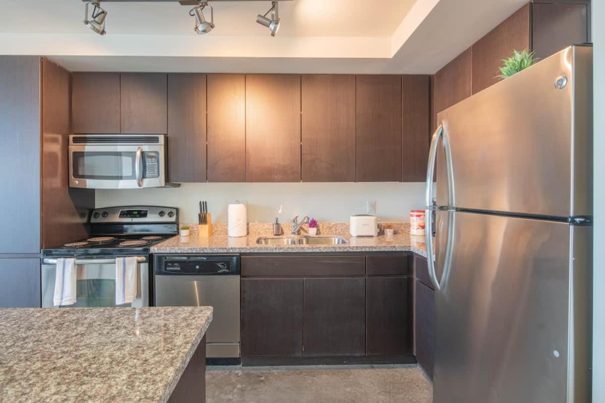 Unique 1bd -central Downtown - Gym, Pool, Parking
