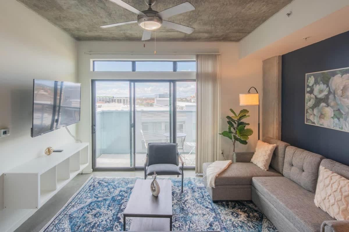 Unique 1bd -central Downtown - Gym, Pool, Parking Appartement